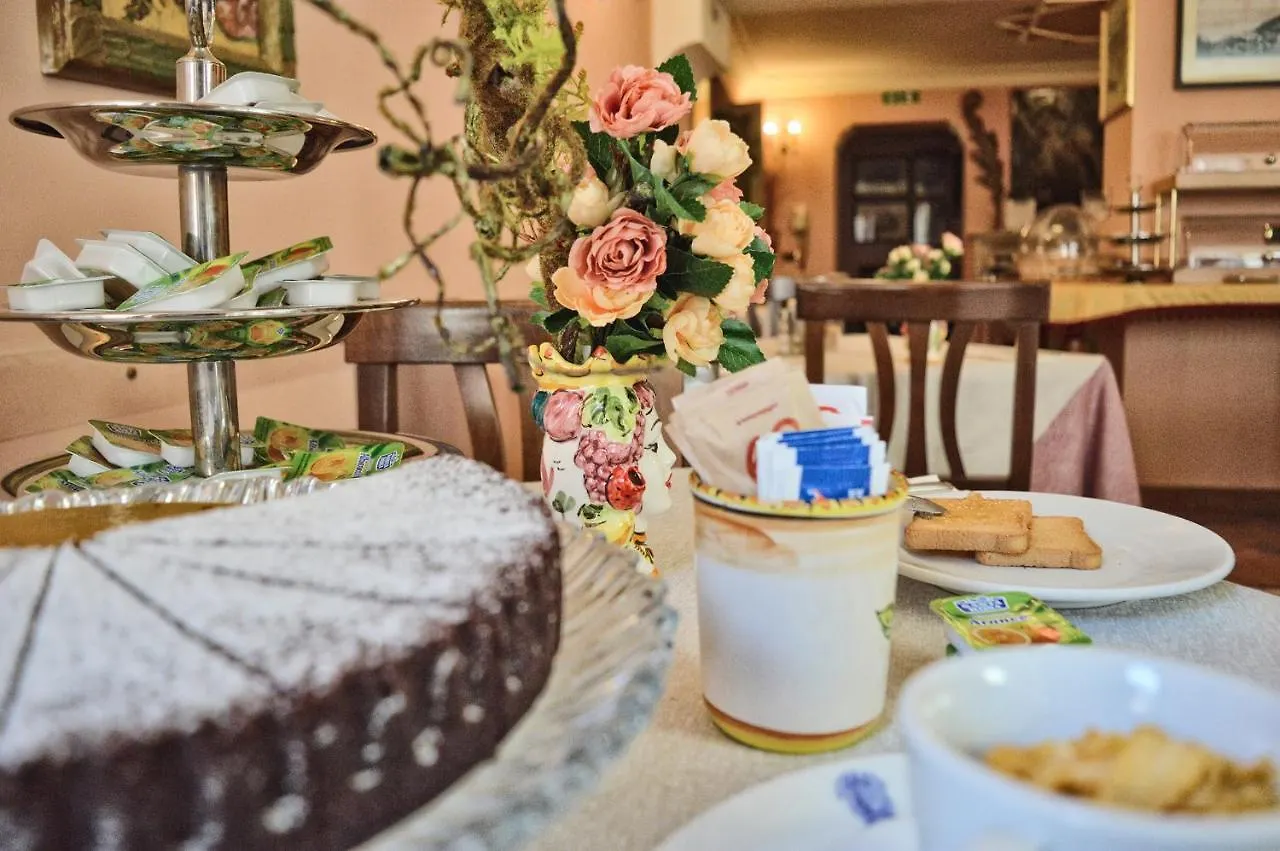 Hotel Victoria Taormina 3*,  Italy